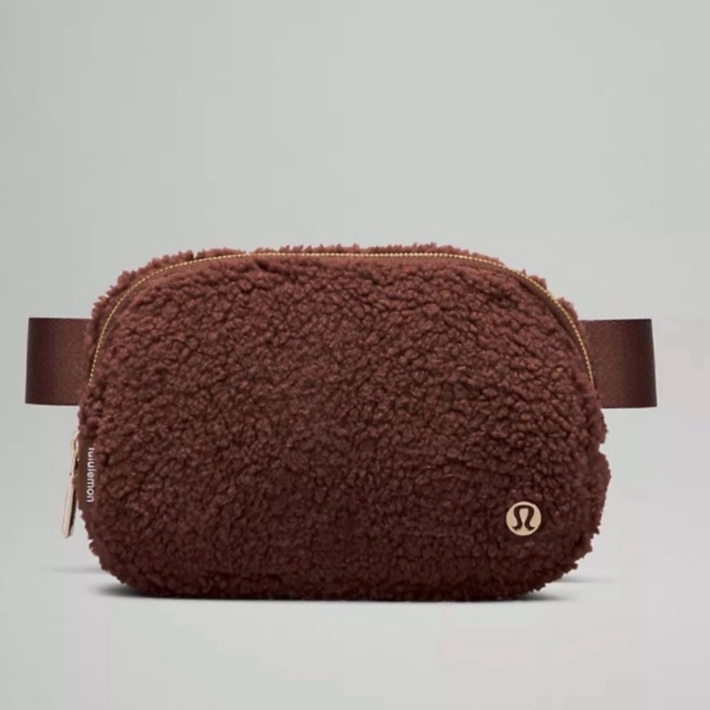 Lululemon Everywhere Belt Bag